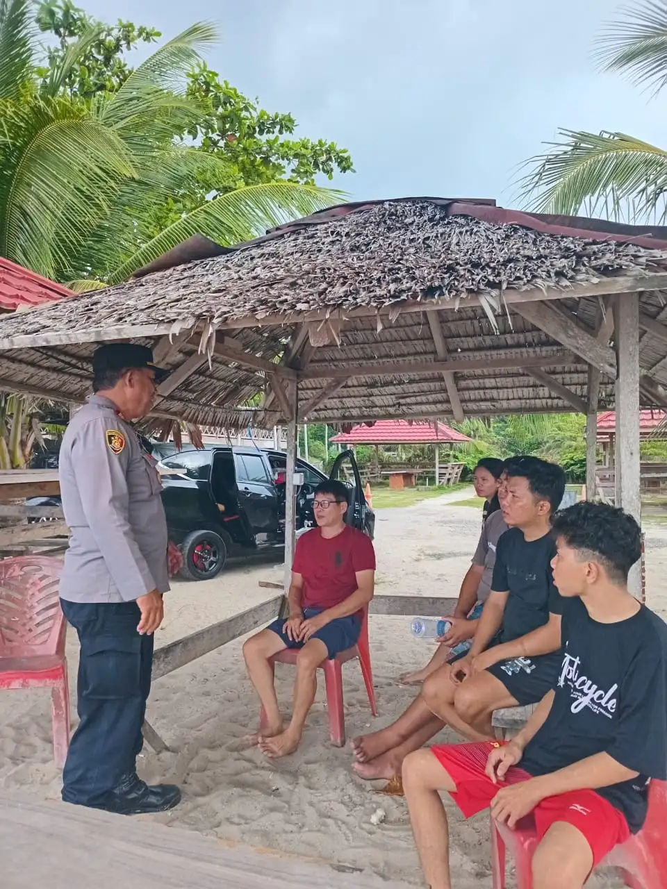 Kapolsek Kombi Pimpin Patroli Pantai di Ranowangko Beach Resort